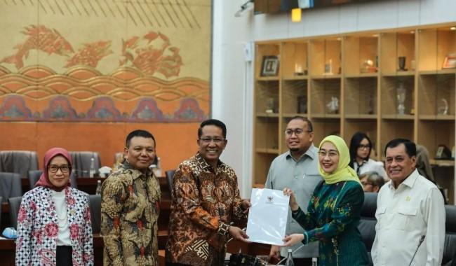 Kilas Politik Sepekan: Revisi UU BUMN, Aklamasi PPP, hingga Prabowo Tuai Pujian di PBB