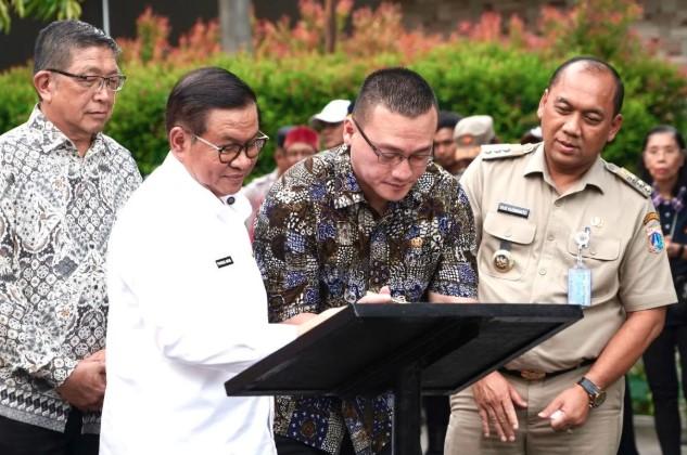 Gubernur Pramono Anung Resmikan Taman Bugar di Jakarta Barat, Direspons Positif Warga