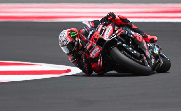 Marco Bezzecchi Rebut Pole Position di MotoGP Mandalika 2025, Dominasi Sesi Kualifikasi dengan Catatan Impresif