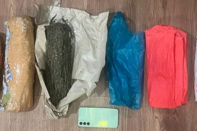 Polisi Tangkap Dua Pengedar Ganja di Batam Lewat Penyamaran, Sita 1,85 Kg Barang Bukti