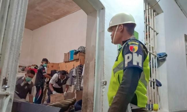 Razia Gabungan di Lapas Kediri, Petugas Amankan Benda Tajam dan Tegaskan Perang terhadap Barang Terlarang