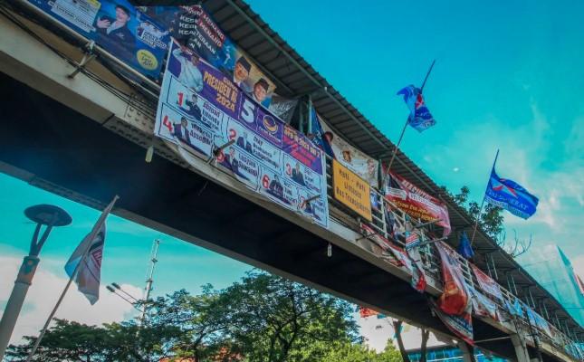 Gubernur Jakarta Instruksikan Pembersihan Baliho dan Bendera Partai, DLH Sediakan Layanan Angkut Sampah Besar
