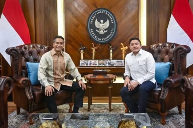 Seskab Terima Ketum KADIN, Bahas Dukungan Dunia Usaha untuk Program Magang Nasional 2025