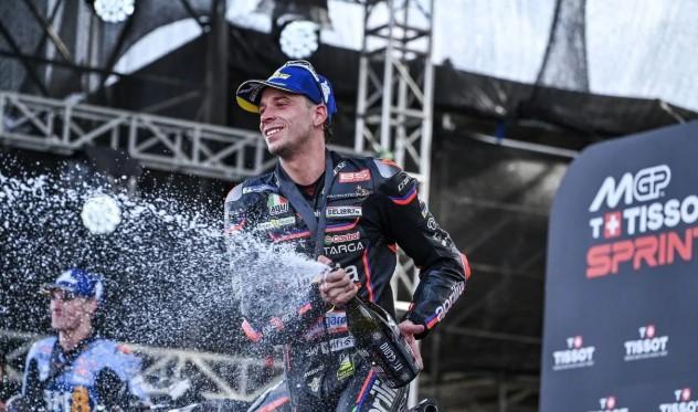 Bezzecchi Juara Sprint MotoGP Australia 2025, Tabrak Burung dan Tetap Menang, Bagnaia Terpuruk