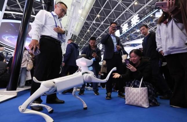Pameran Ekonomi Digital Internasional China 2025 Resmi Dibuka, Robot hingga Kendaraan Futuristik Tarik Perhatian Pengunjung