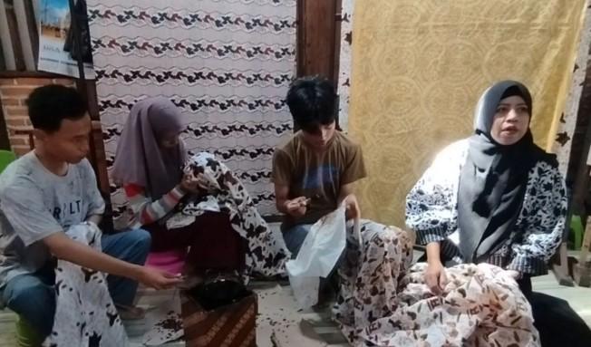 Nafis Arif Fiyanto, Remaja Difabel Tuna Rungu dan Wicara yang Menjadi Pembatik Inspiratif dari Kudus