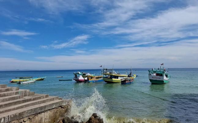 BMKG Peringatkan Potensi Gelombang Tinggi di Perairan NTT hingga 29 Oktober 2025