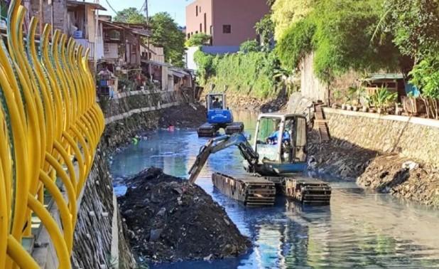 Pemkot Jakarta Selatan Keruk Lumpur dan Bangun Sumur Resapan untuk Atasi Genangan di Kawasan Patra