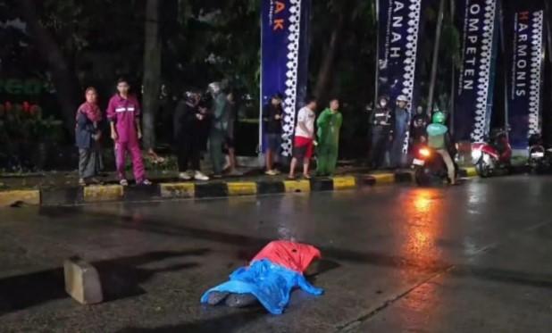Pejalan Kaki Tewas Terlindas Truk Saat Hujan Deras di Kawasan Industri Pulogadung