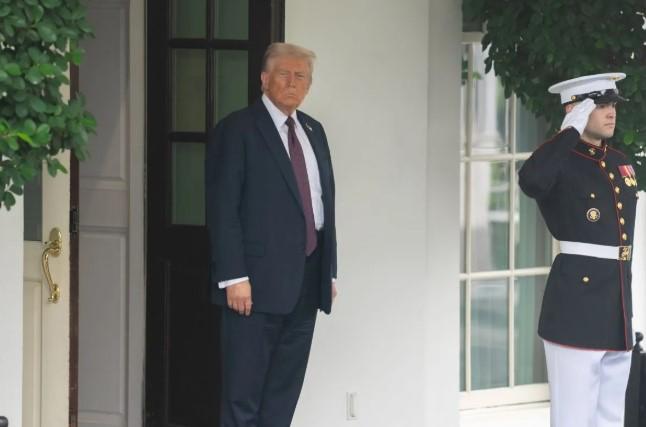 Trump Bantah Rencana Serangan Darat ke Venezuela, Ketegangan Militer AS di Karibia Tetap Meningkat