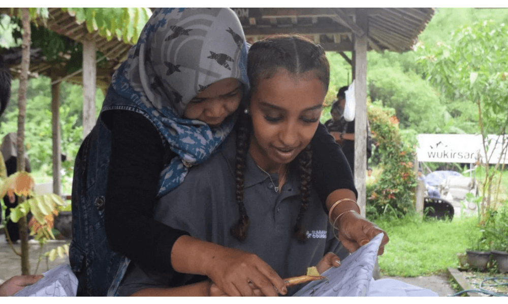 FK-KMK UGM Ajak Mahasiswa Internasional Belajar Kesehatan Kerja di Desa Batik Giriloyo