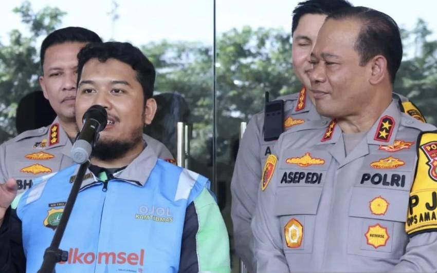 Pengemudi Ojol Gagalkan Pencurian di Jakarta Timur, Diganjar Piagam dan Hadiah Umrah oleh Kapolda