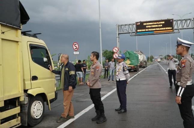 Polda Jawa Timur Luncurkan Inovasi Keamanan Jalan Raya untuk Jaga Stabilitas Pangan Nasional
