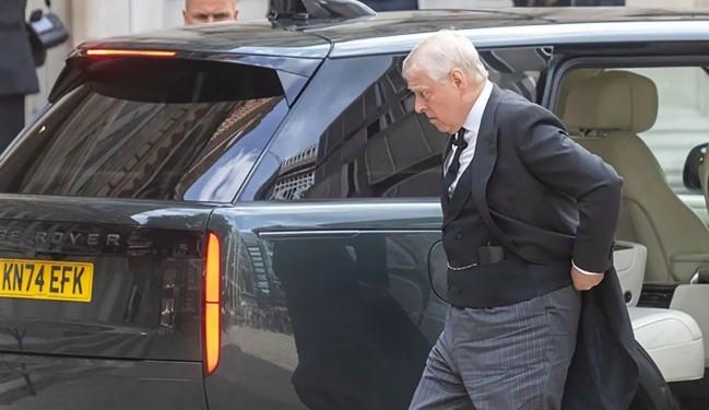 Raja Charles III Cabut Gelar Pangeran dari Andrew Mountbatten Windsor