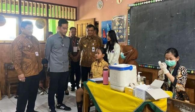 Wapres Gibran Tinjau Program Cek Kesehatan Gratis dan Imunisasi di SDN Ledok 05 Salatiga