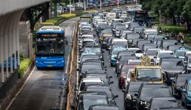 Gubernur DKI Jakarta Wacanakan Kenaikan Tarif Transjakarta, Diusulkan Maksimal Rp5.000