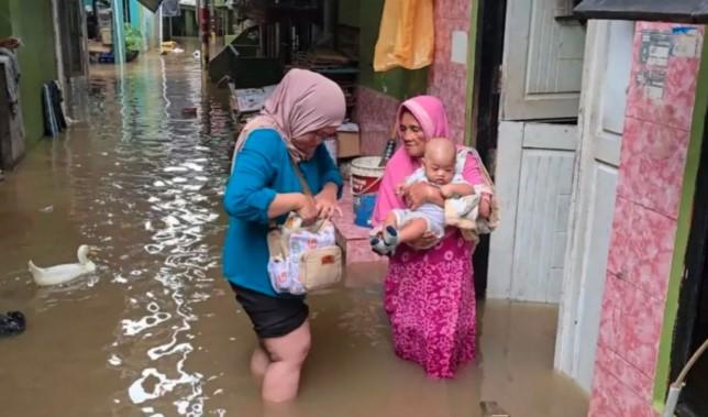Warga Diminta Gunakan Alat Pelindung dan Jaga Kebersihan untuk Cegah Penyakit Saat Banjir