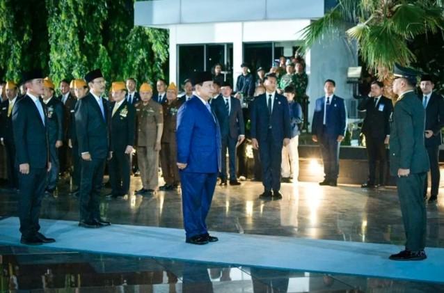 Presiden Prabowo dan Wapres Gibran Pimpin Renungan Suci Hari Pahlawan di TMP Kalibata