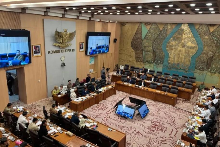 Menteri ESDM Tugaskan PLN Serap Tambahan Anggaran Rp4,35 Triliun untuk Percepatan Program Listrik Desa