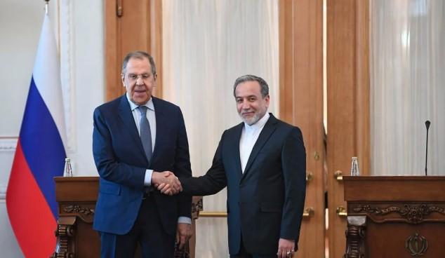 Iran dan Rusia Bahas Kerja Sama dengan Badan Energi Atom Internasional dalam Panggilan Telepon Diplomatik