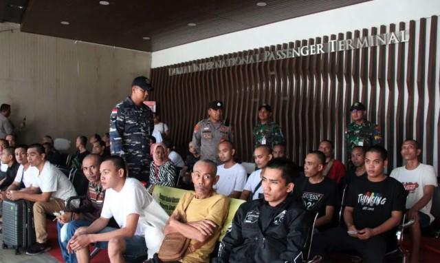 Kemlu Fasilitasi Pemulangan 300 WNI dan PMI Rentan dari Pusat Detensi Imigrasi Johor Bahru