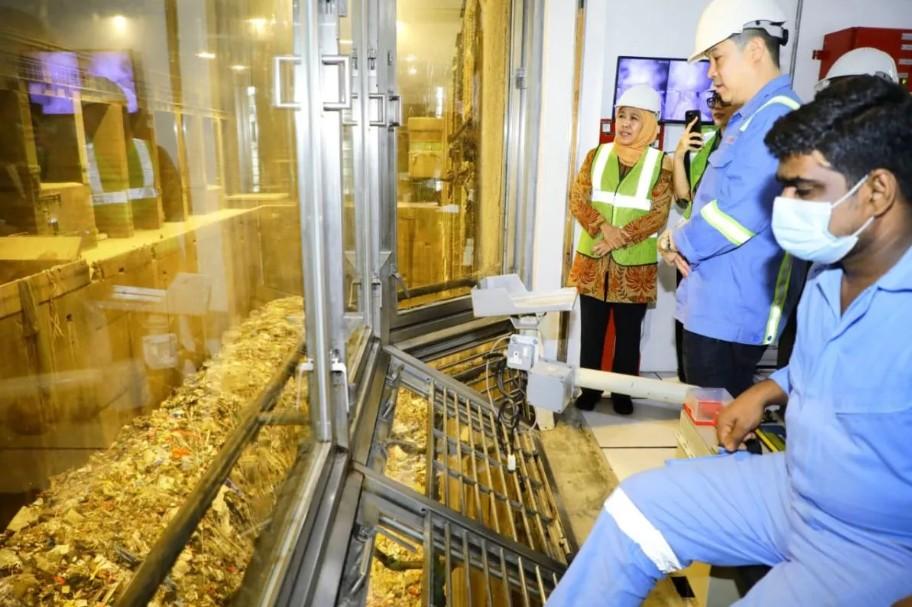 Khofifah Pelajari Teknologi Pengolahan Sampah Canggih di Singapura untuk Diterapkan di Jawa Timur