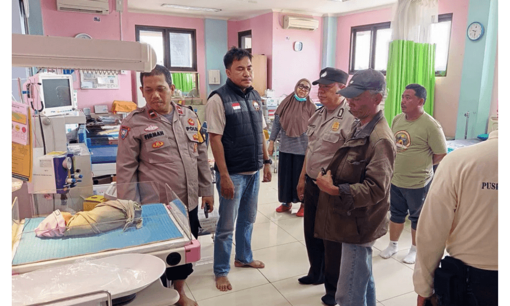 Bayi Perempuan Ditemukan Hidup di Tempat Sampah Jakarta Timur, Warga Gempar