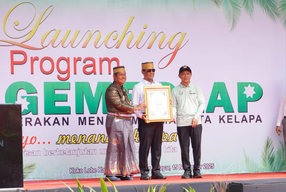 Jadi Pemimpin Pro Petani, Mentan Amran Dianugerahi Gelar Adat “To Anjarrekiyya Ri Kontutoje” di Selayar