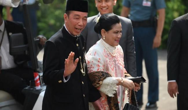 Hoaks! Tidak Benar Rektor UGM Akui Jokowi Suap Rp100 Miliar untuk Ijazah Palsu