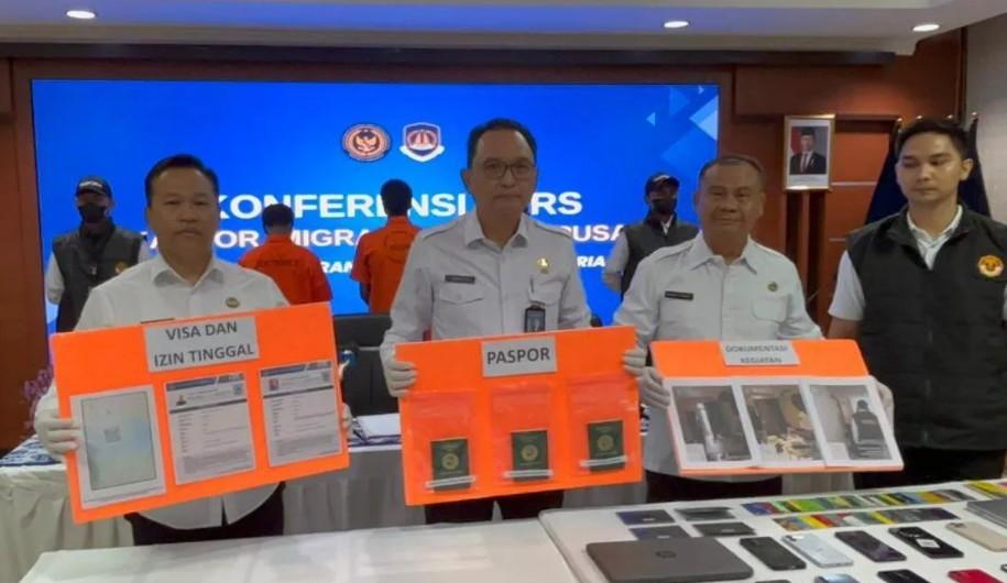 Tiga WNA Nigeria Dideportasi Usai Tinggal Ilegal di Apartemen Rajawali Jakarta Pusat