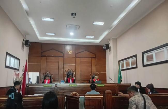 Jaksa Tuntut Rudi Santoso dengan Hukuman 1 Tahun Penjara dan Denda Rp200 Juta atas Kasus Pencemaran Nama Baik