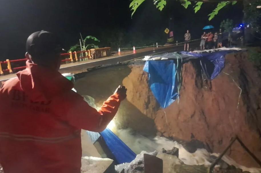 Jalur Nasional Ciamis–Cirebon Ditutup Sementara Akibat Longsor, Lalu Lintas Dialihkan ke Jalur Alternatif