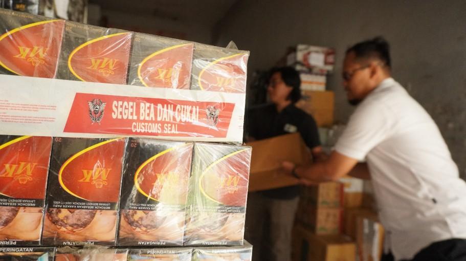 Bea Cukai Perkuat Operasi Pasar Rokok Ilegal di Kediri, Jombang, dan Sidrap