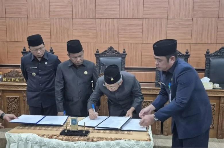Pemerintah dan DPRD Bangka Tengah Sepakati APBD 2026 Sebesar Rp811,2 Miliar, Turun Signifikan dari Tahun Sebelumnya