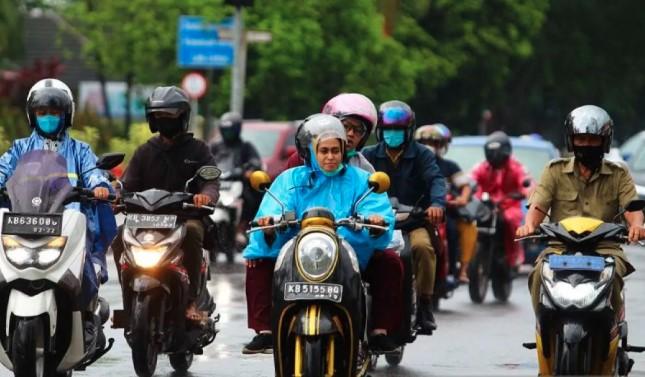 Prakiraan Cuaca Kamis: Mayoritas Wilayah Indonesia Diguyur Hujan Ringan, BMKG Imbau Waspada Petir di Beberapa Kota