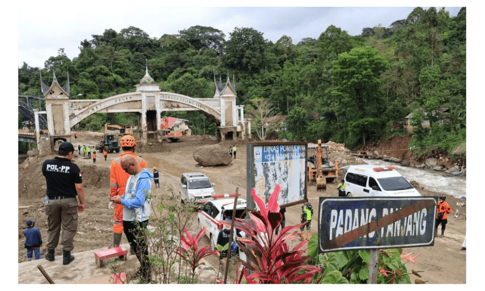 Tiga Prajurit TNI Terseret Banjir Bandang Saat Evakuasi Warga, Satu Masih Dalam Pencarian