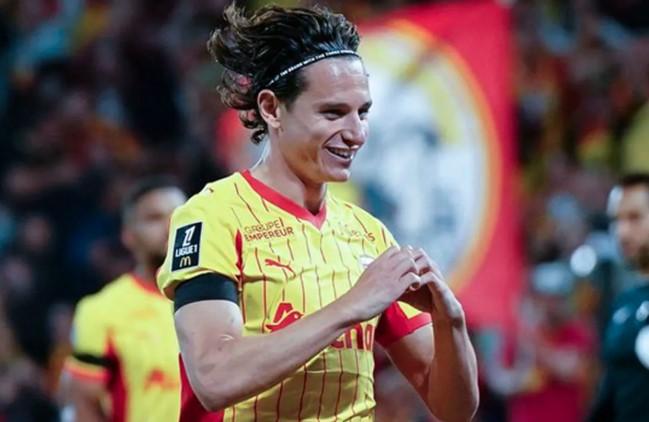 Lens Rebut Puncak Klasemen Ligue 1 setelah Kemenangan atas Angers