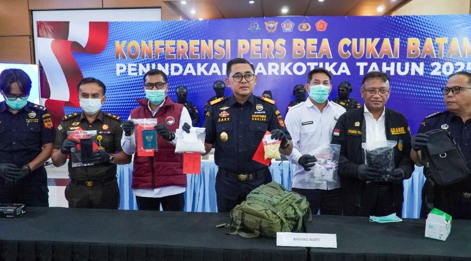 Bea Cukai Batam Ungkap Penyelundupan 1,5 Kilogram Narkotika dengan Dua Modus Berbeda