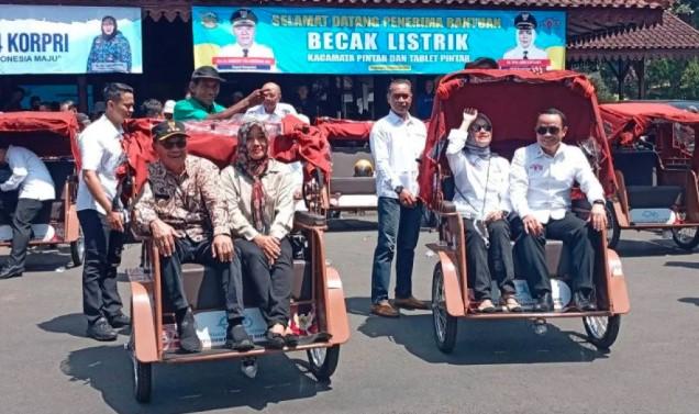 280 Pengemudi di Banyumas Terima Becak Listrik dari Presiden Prabowo, Target Nasional Capai 80 Ribu Unit