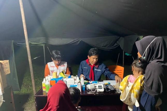 Tim Medis Unhas Ambil Alih Layanan Kesehatan di Pidie Jaya, Evakuasi Korban Bencana Terbatas Jalur Udara