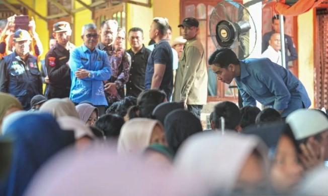 Wapres Gibran Tinjau Pengungsian Korban Banjir Bandang di Agam, Tegaskan Percepatan Pemulihan