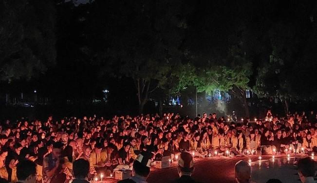 Aksi 1.000 Lilin Mahasiswa Palangka Raya untuk Korban Banjir Sumatera: Doa, Solidaritas, dan Seruan Peduli Lingkungan