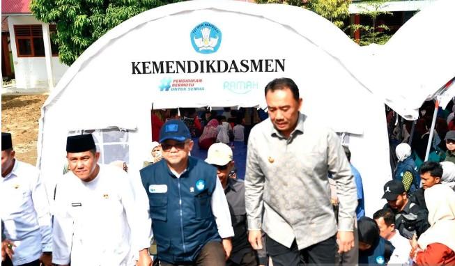 Mendikdasmen Pastikan Pembelajaran Pascabencana Tetap Berlangsung, Siapkan Tenda Darurat dan Bantuan Khusus