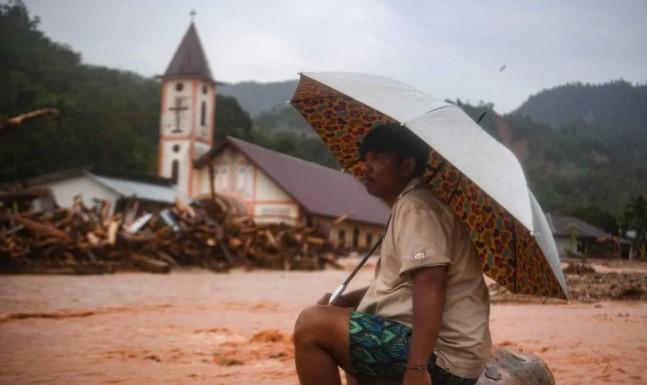 TNI Kerahkan 40 Dapur Lapangan dan 2 KRI Rumah Sakit untuk Bantu Korban Bencana di Sumatera