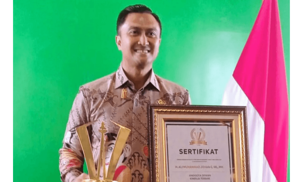 Ali Muhammad Johan Raih BK Award 2025, Tegaskan Pentingnya Kinerja dan Kepedulian Sosial DPRD