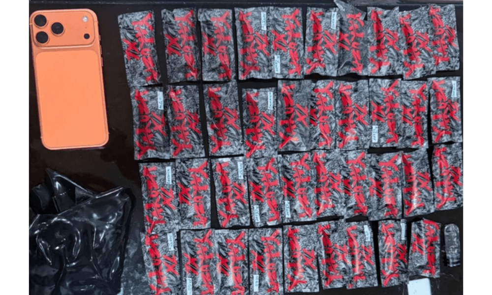 Dua Wanita Ditangkap di Batam Saat Selundupkan 78 Cartridge Vape Etomidate dari Malaysia