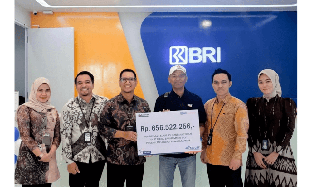 BRI Insurance Bayarkan Klaim Alat Berat Rp656 Juta kepada PT Gemilang di Banjarmasin