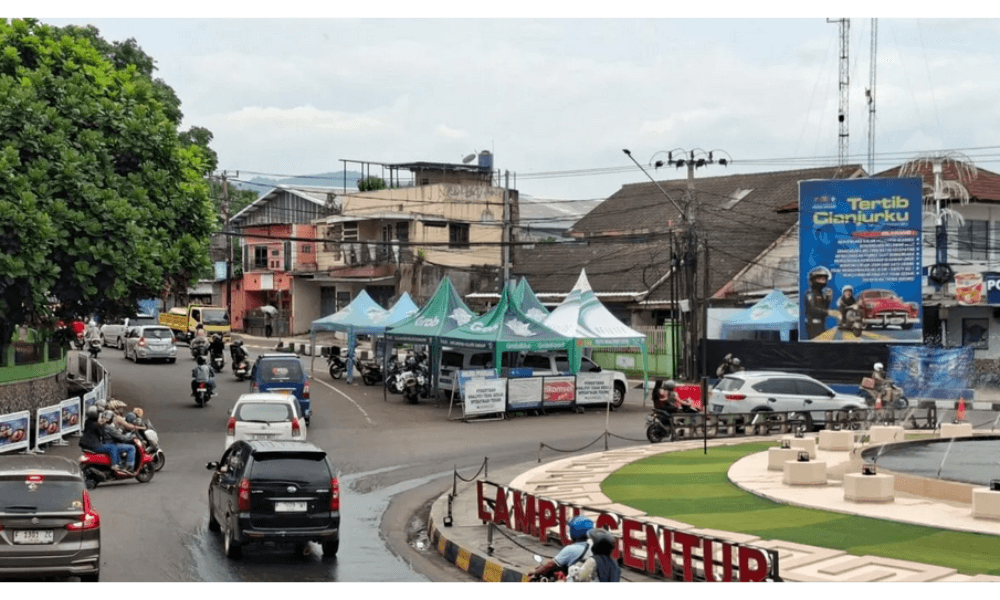 Polisi Tutup Jalur Menuju Puncak pada Malam Tahun Baru, Pengendara Dialihkan ke Jalur Alternatif