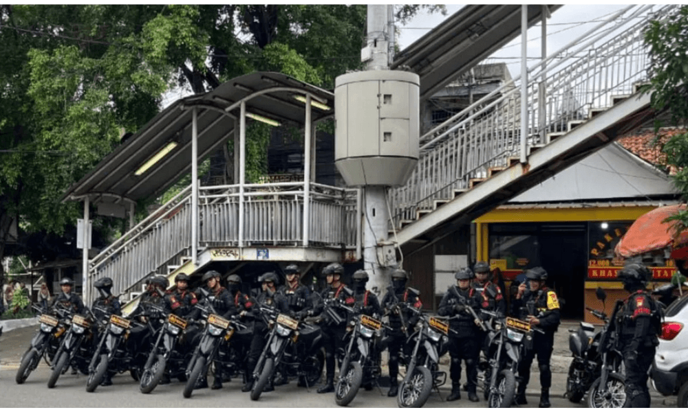 Brimob Polda Metro Jaya Pantau Situasi Manggarai Pasca Tawuran Antarwarga