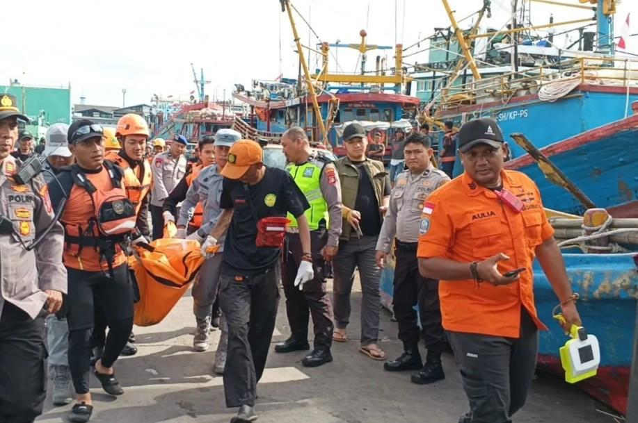 Jasad ABK KM Prima Hasil Samudra Ditemukan Mengambang di Dermaga Muara Baru Setelah Pencarian Intensif